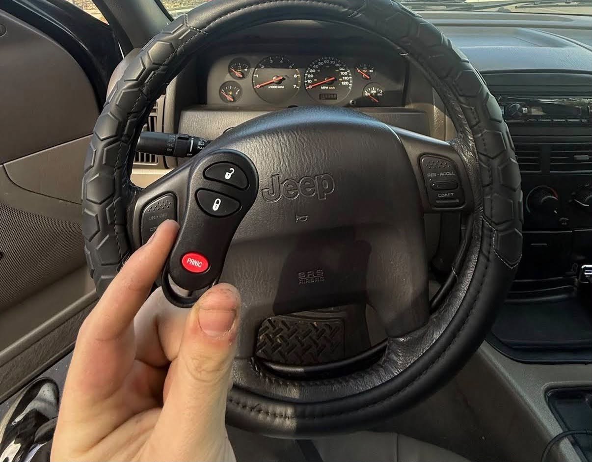 Vehicle key held by a steering wheel